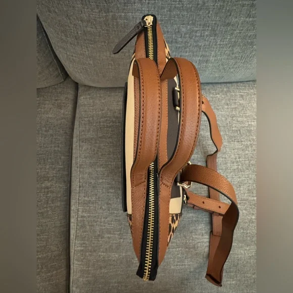 Cole Haan Stylish Leather Black and Tan Tote Bag - Picture 5 of 12